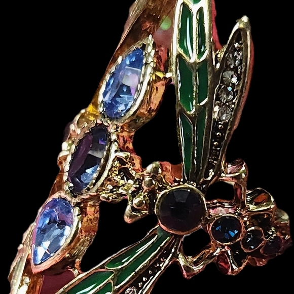 Elegant green and blue dragonfly ring in a gold-tone setting. - Picture 2 of 3